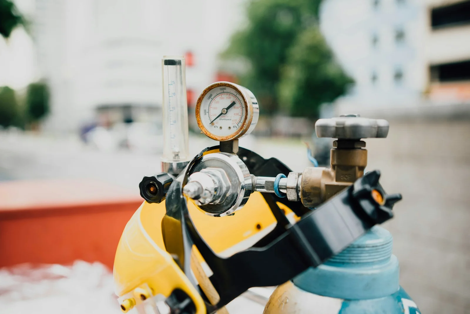 Pressure regulators fitted to industrial gas cylinders